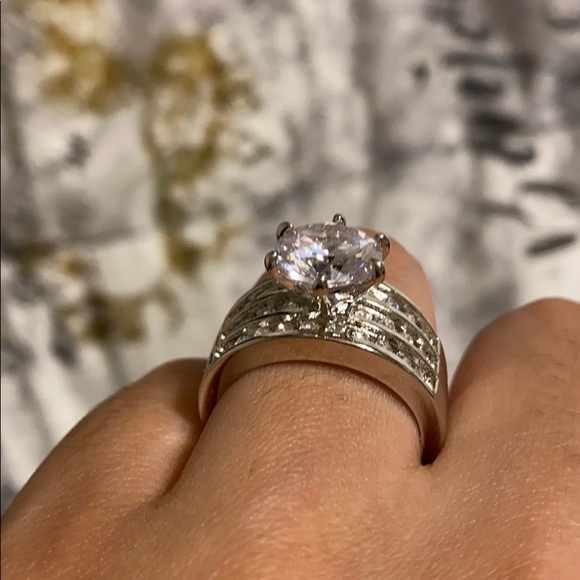 Macys ring - Picture 2 of 3